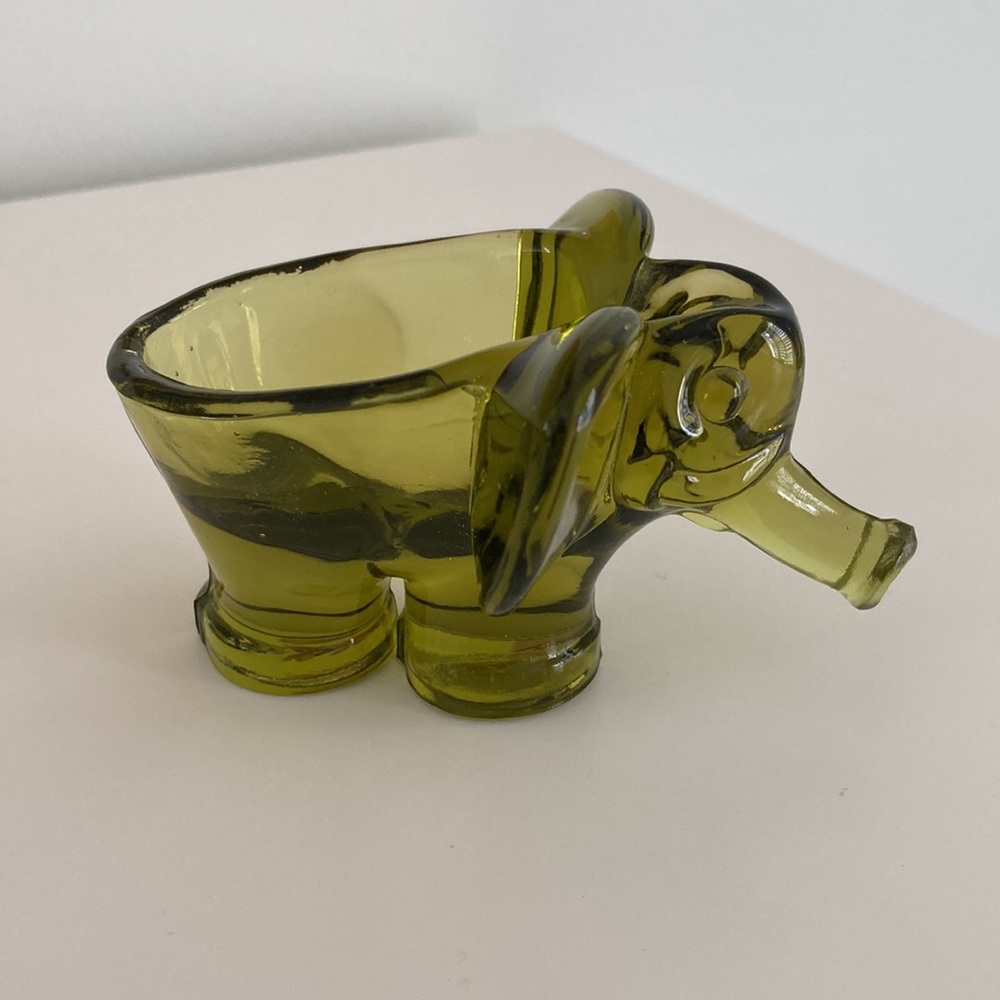 Vintage Murano Italy Green Glass Elephant Ashtray Small Cigar Ashtray Holder - Picture 3 of 9